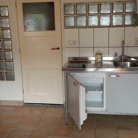 studio-appartement in paardenstal Colijnsplaat Buitenkant foto