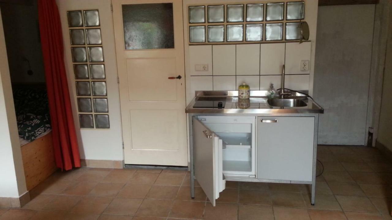 studio-appartement in paardenstal Colijnsplaat Buitenkant foto